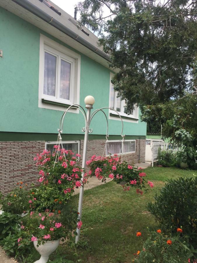 Rozsavoelgy Apartman Balatonlelle Exterior photo